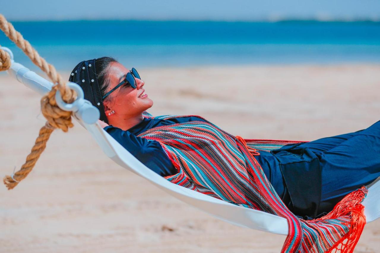 Bay La Sun Hotel And Marina - Emaar King Abdullah Economic City Eksteriør bilde A woman relaxing in a hammock
