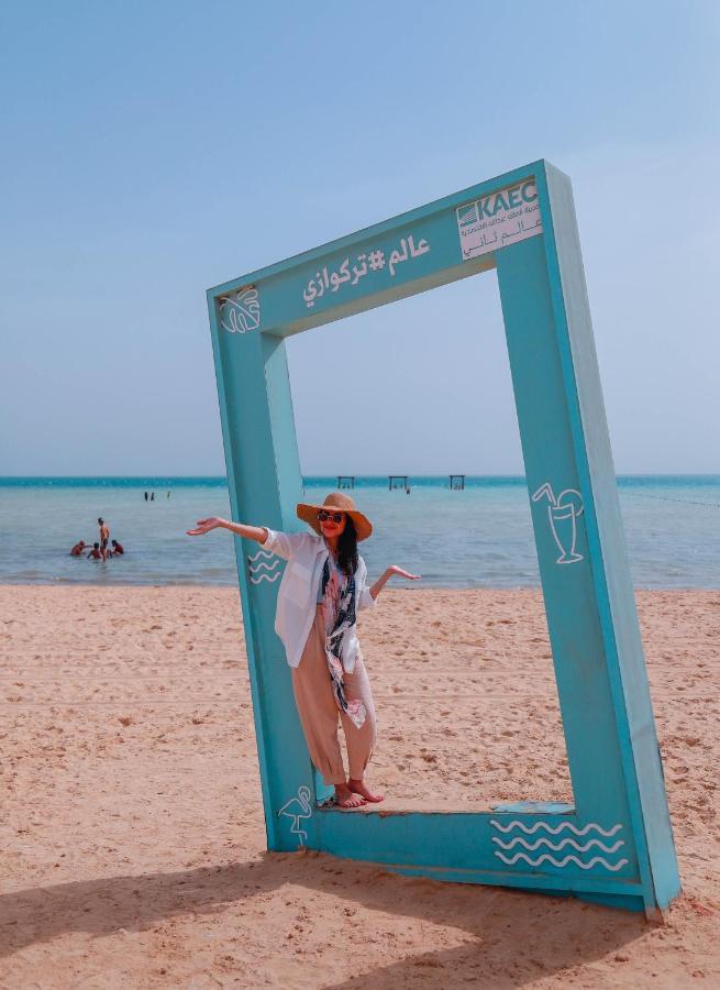 Bay La Sun Hotel And Marina - Emaar King Abdullah Economic City Eksteriør bilde A tourist at the beach