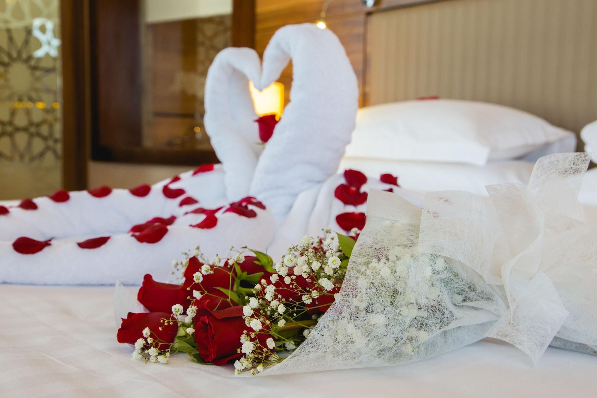 Bay La Sun Hotel And Marina - Emaar King Abdullah Economic City Eksteriør bilde Honeymoon suite