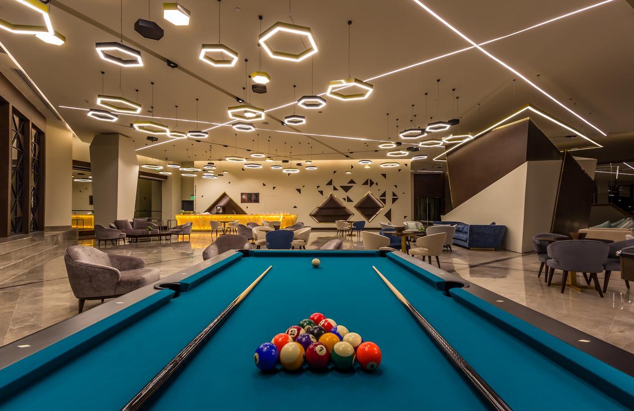 Bay La Sun Hotel And Marina - Emaar King Abdullah Economic City Eksteriør bilde The pool table at the 100000-square-foot (9,300 m2) clubhouse